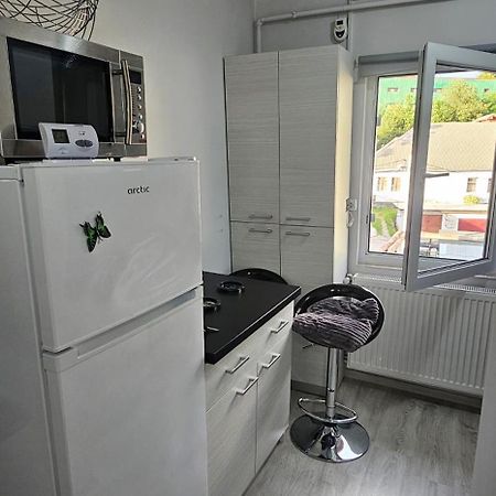 Garsoniera Regim Dni Apartamento Petroşani Exterior foto